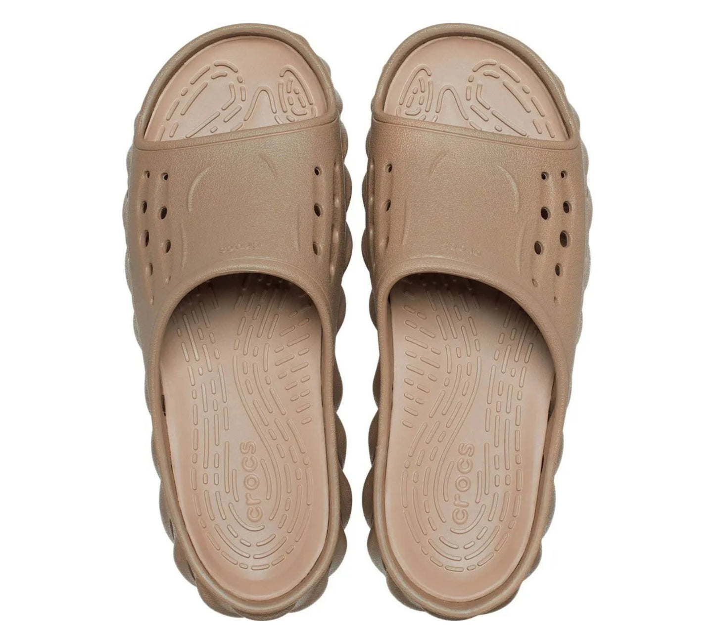 Crocs Echo Slide Tumbleweed – Άνω όψη με ανάγλυφο πέλμα και LiteRide εσωτερική σόλα