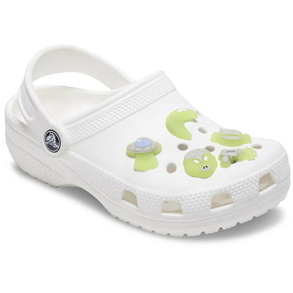 crocs jibbitz glow in the dark space 5 pack σε clog λεπτομέρεια