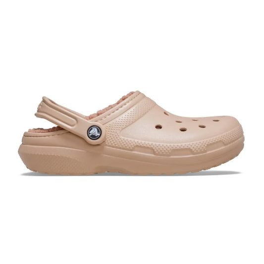 Crocs Classic Lined Clog σε πλάγια θέαση, Croslite™ υλικό και fleece επένδυση σε χρώμα Pink Caramel