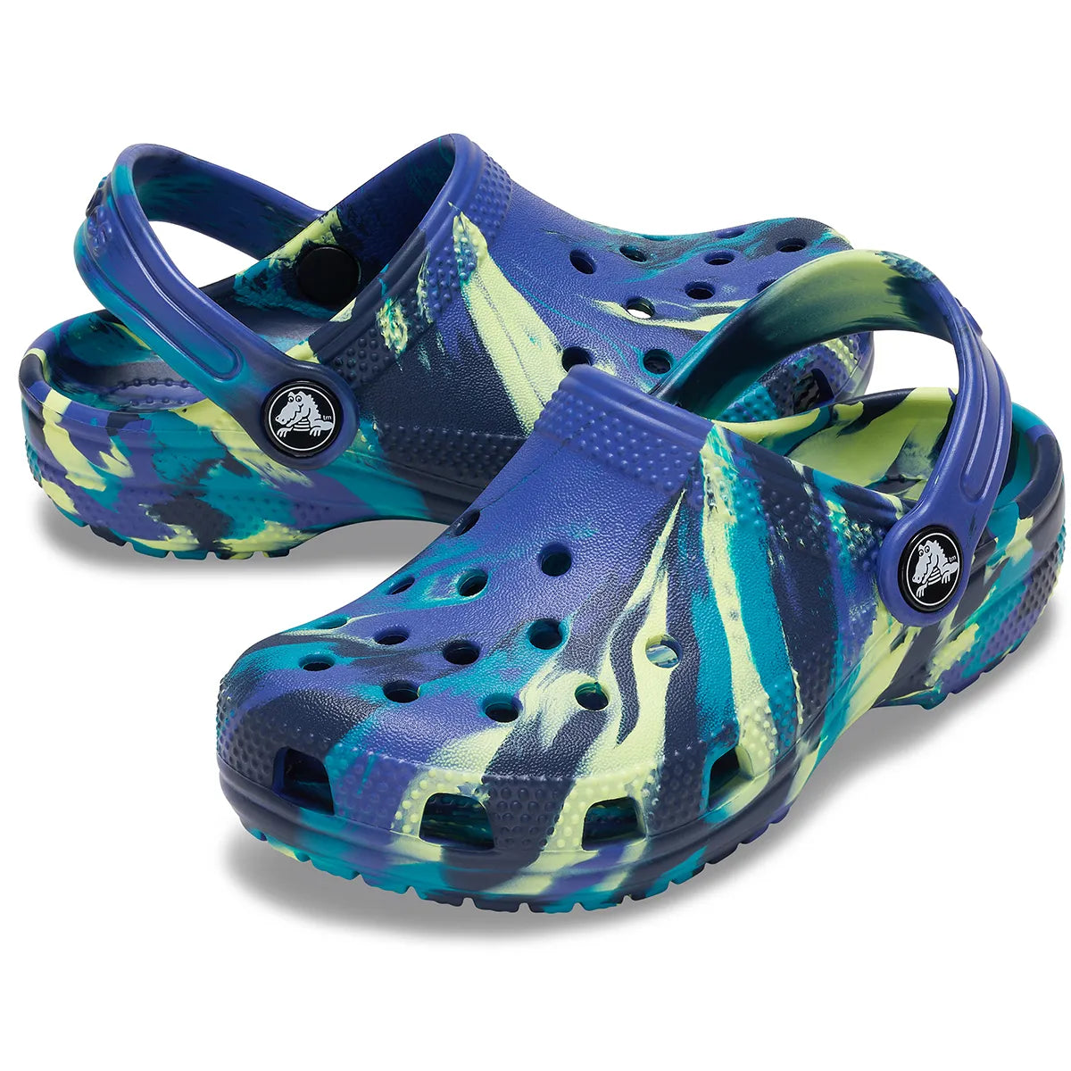 crocs classic marbled clog t όψη 3/4 εξωτερική πλευρά ζευγάρι, μπλε χρώμα