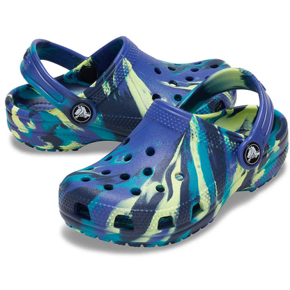 crocs classic marbled clog k όψη 3/4 εξωτερική πλευρά ζευγάρι, μπλέ χρώμα