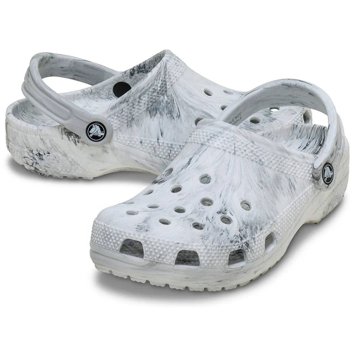 crocs watercolor marbled clog όψη 3/4 εξωτερική πλευρά ζευγάρι, γκρι χρώμα