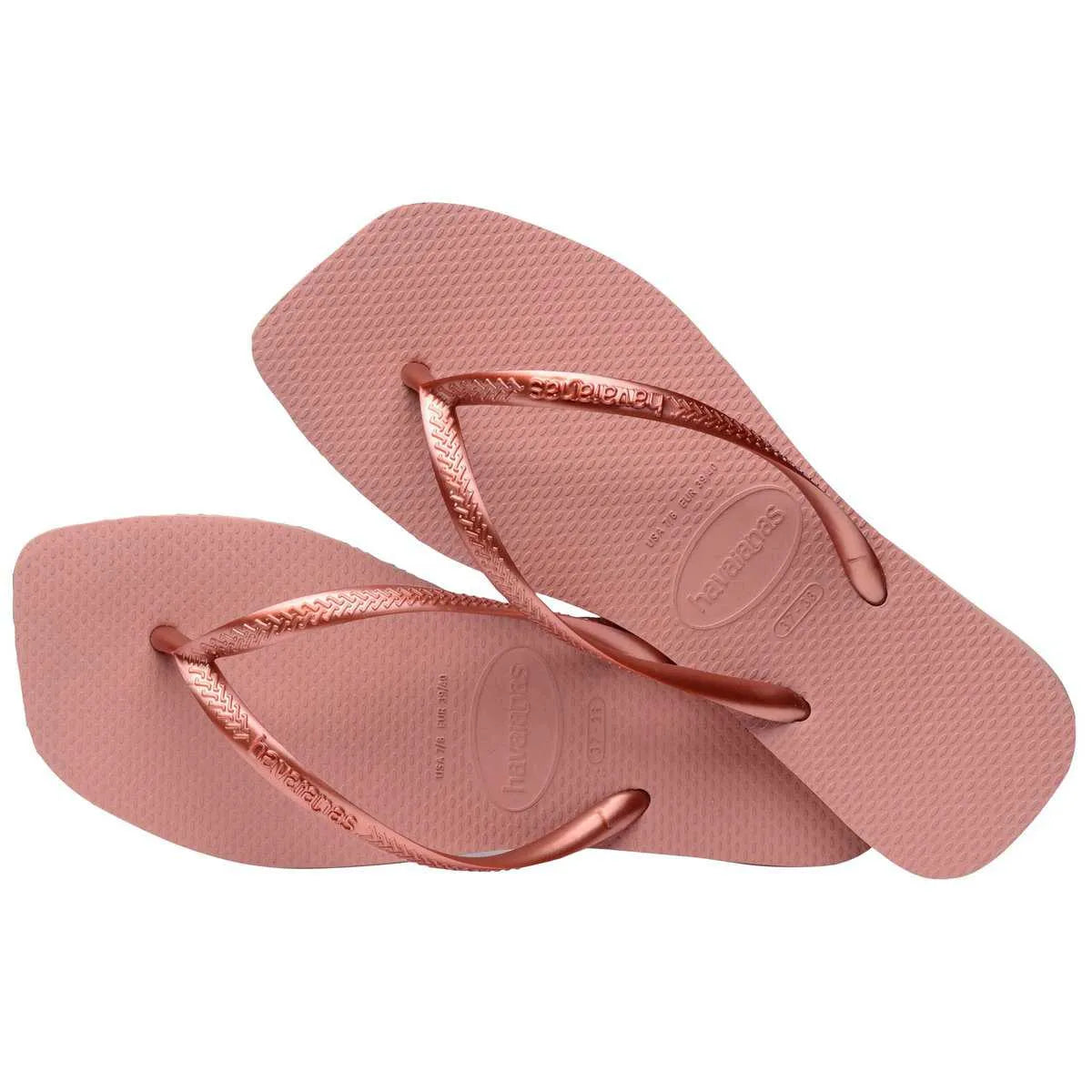  Ζευγάρι Havaianas Slim Square, πίσω λοξή όψη με τη μία σαγιονάρα ανάποδα