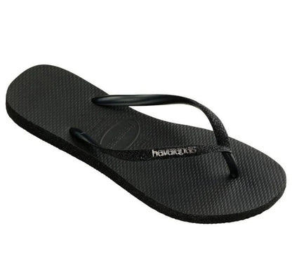 Γυναικείες σαγιονάρες Havaianas Slim Sparkle Me FC με λάμψη και λεπτό λουράκι με μεταλλικό Logo  σε λήψη 3/4