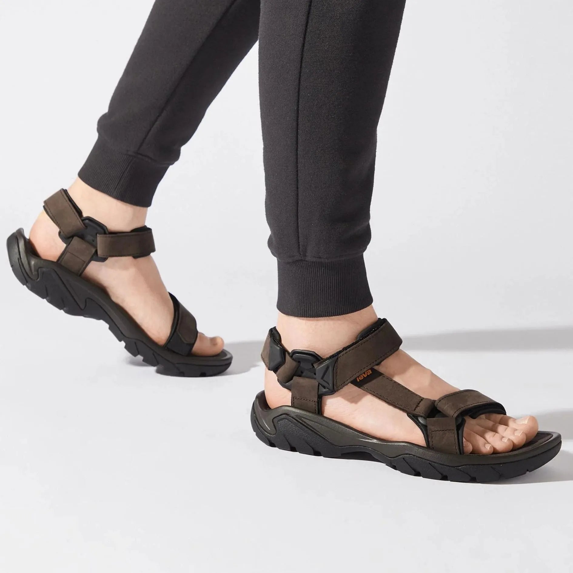 teva terra fi 5 universal leather tkcf ανδρικά δερμάτινα σανδάλια Lifestyle φωτογραφία