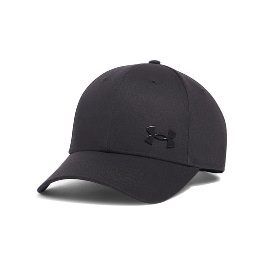  Καπέλο Under Armour Sportstyle Metal Adj μαύρο, πλάγια γωνία που δείχνει το κυρτό γείσο και το λογότυπο