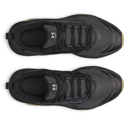 Under Armour Charged Commit TR 5 σε πάνω λήψη που αναδεικνύει τα κορδόνια και την εφαρμογή