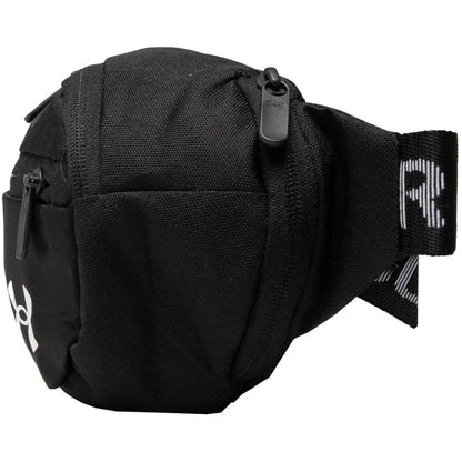 Under Armour Flex Waist Bag σε πλάγια θέαση, λεπτομέρεια στη ρυθμιζόμενη ζώνη
