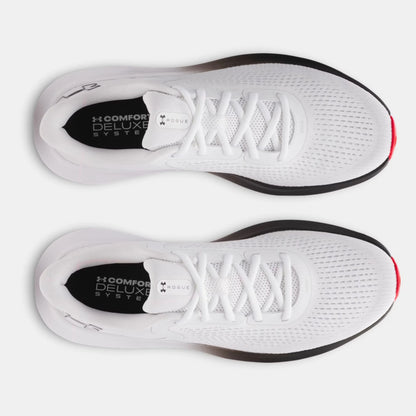 Άποψη από πάνω του Under Armour UA Charged Rogue 5 που δείχνει τη φόρμα του παπουτσιού, τη γλώσσα με το λογότυπο και τη σόλα με ανατομικό σχήμα.